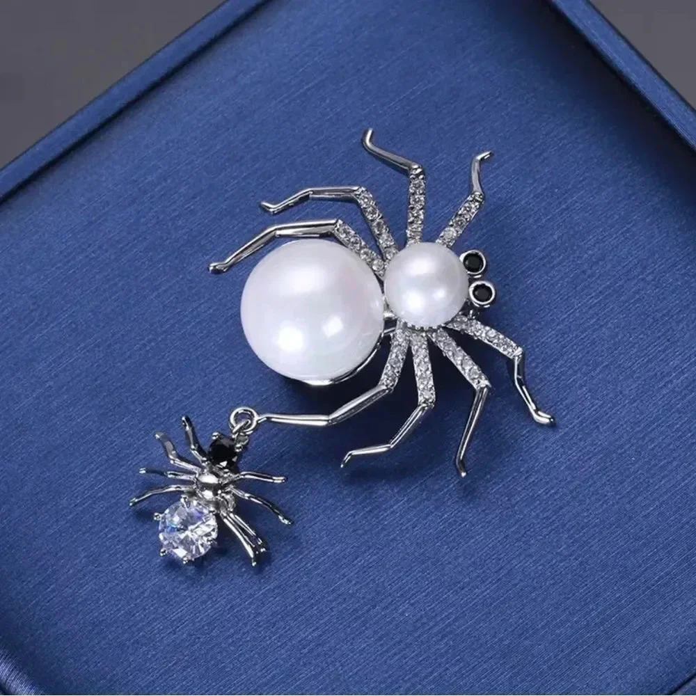 VQ Spider Brooch - Picture 3 of 7
